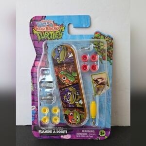 TMNT Fingerboard Skateboard Tales of Teenage Mutant Ninja Turtles Nickelodeon